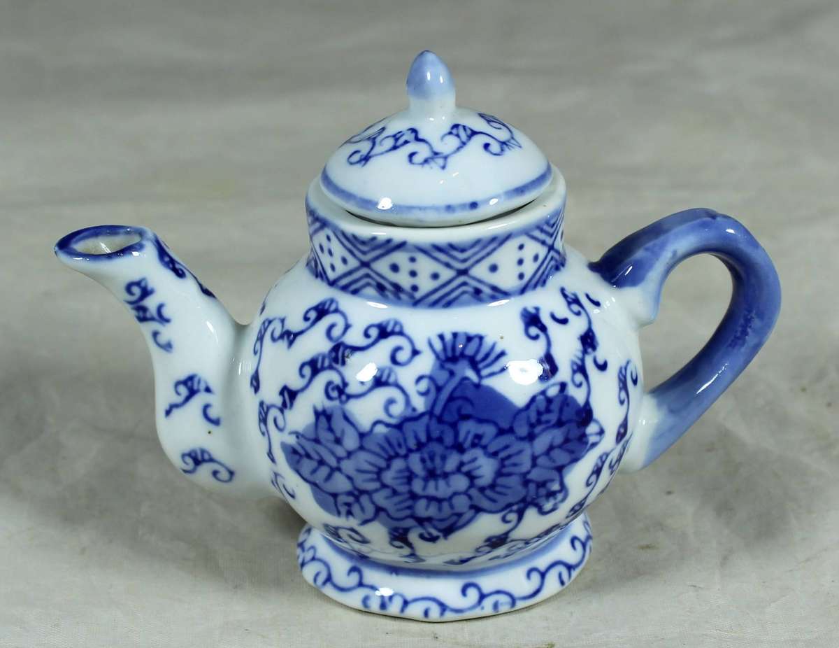 Small blue & white Chinese teapot