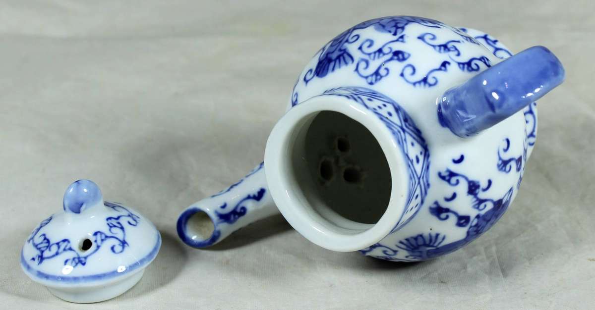 Small blue & white Chinese teapot
