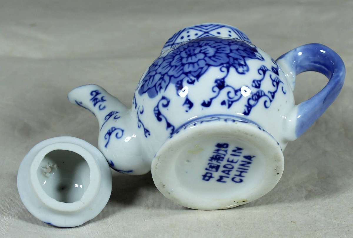 Small blue & white Chinese teapot