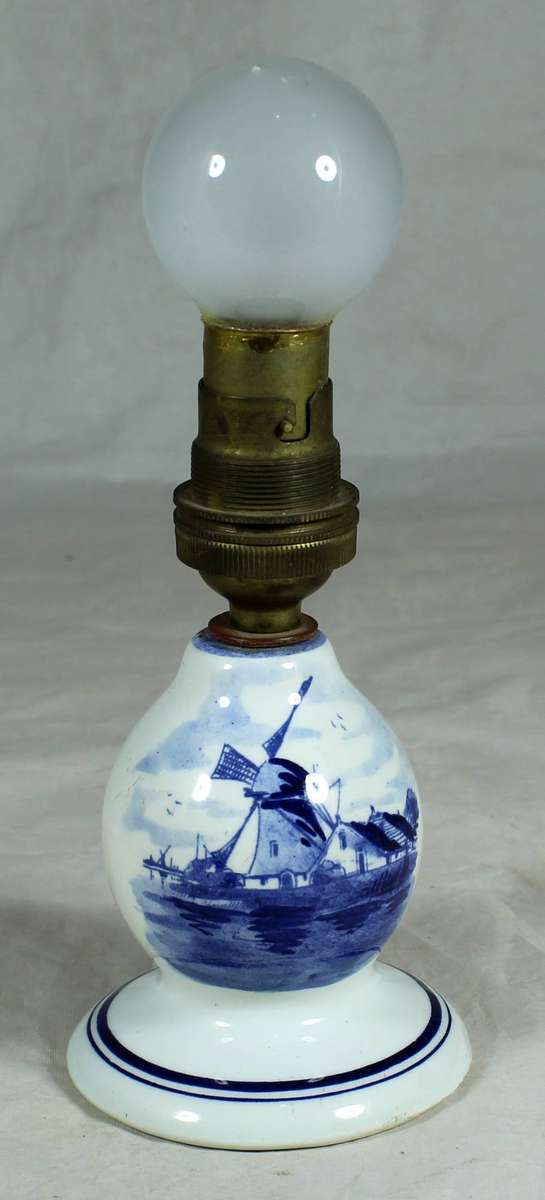 Delft bedside lamp