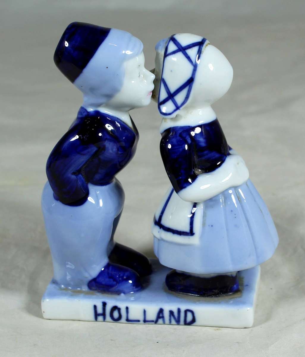 Kissing Dutch kids