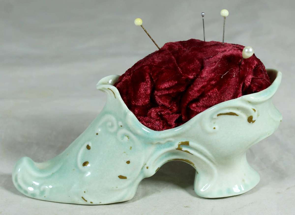 Laros green shoe pin cushion