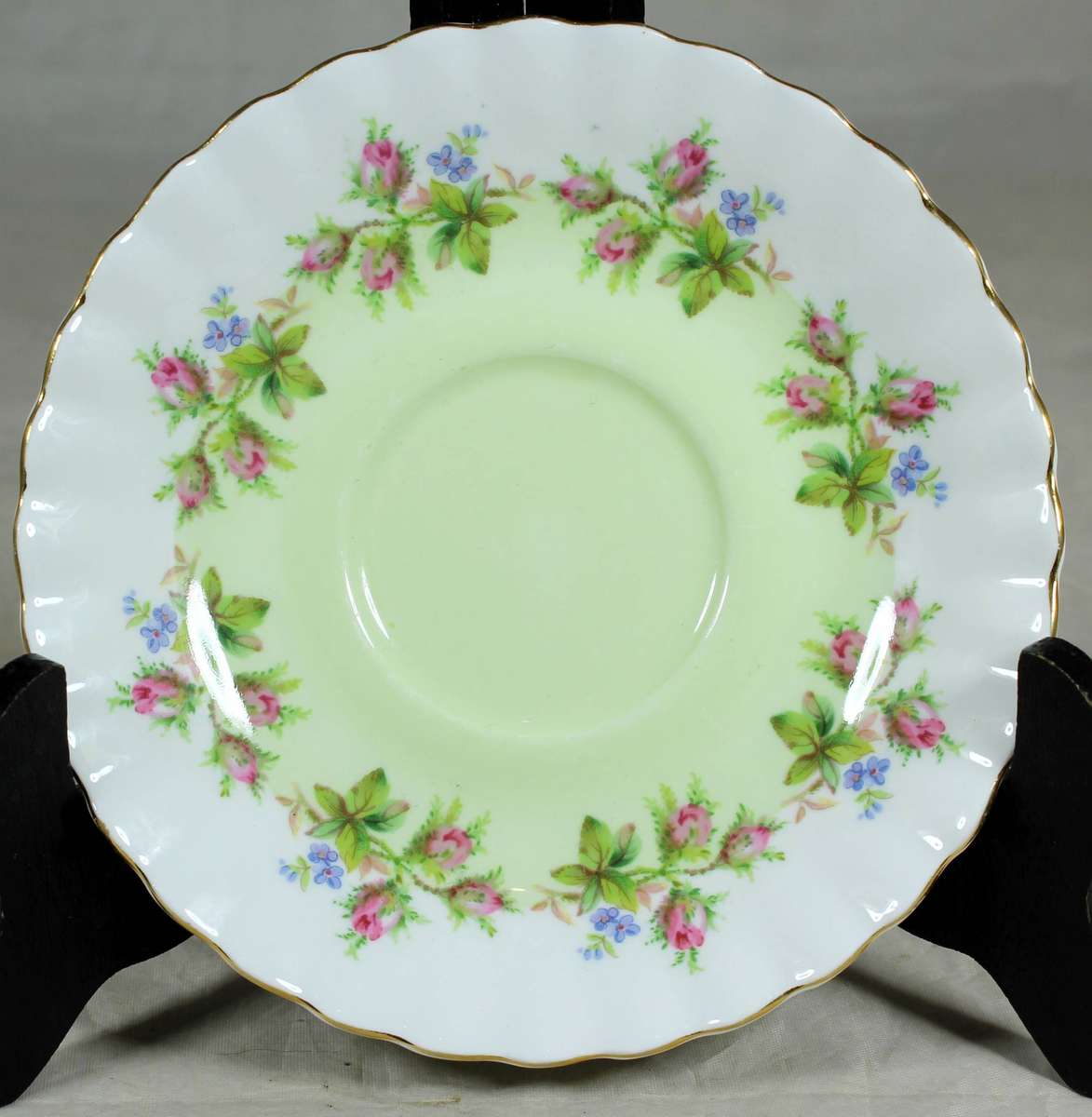 Royal Albert - Vintage saucer