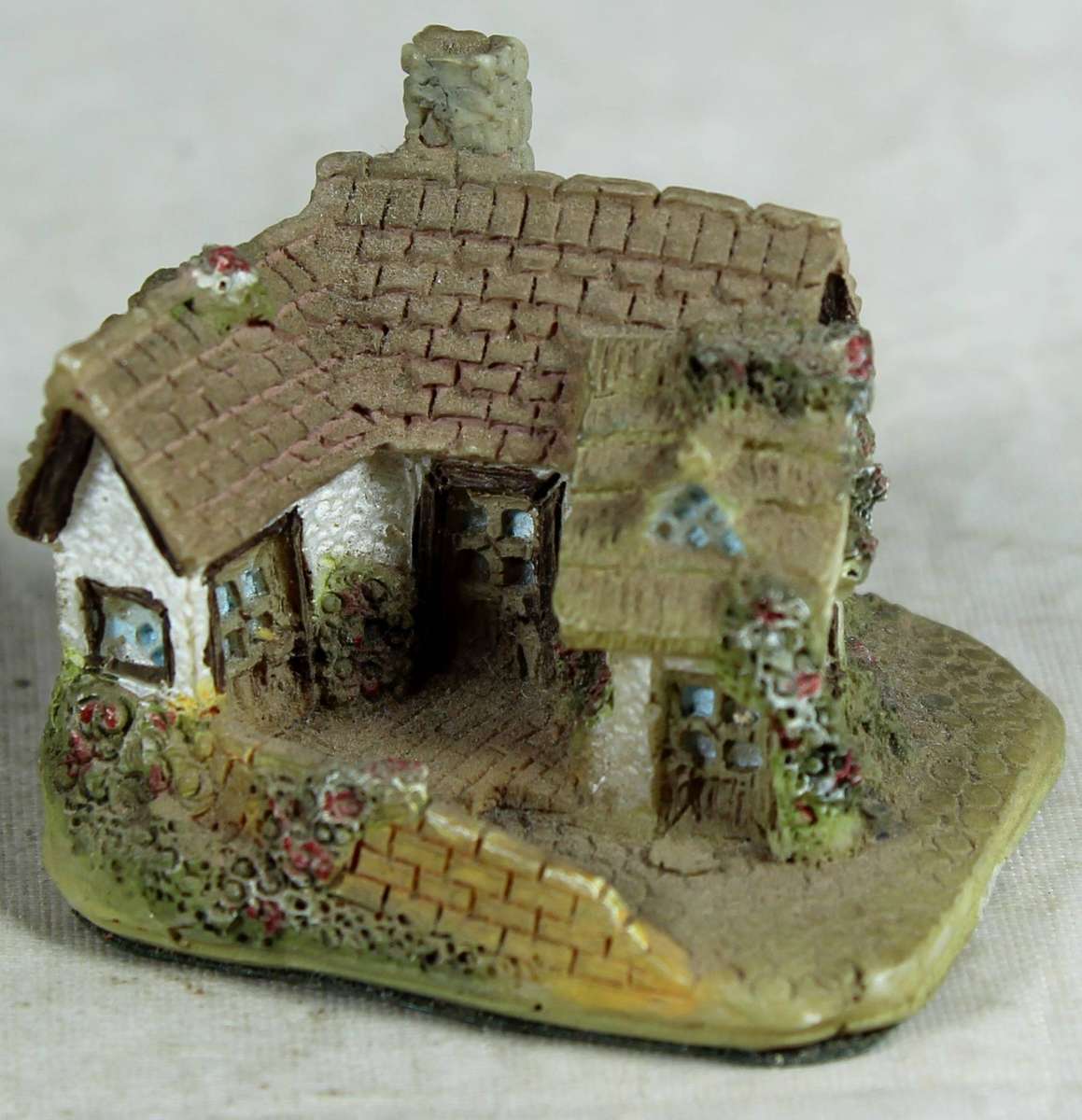 Miniature Lilliput style cottage