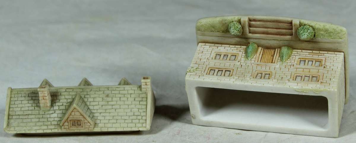 Manor house - small trinket box