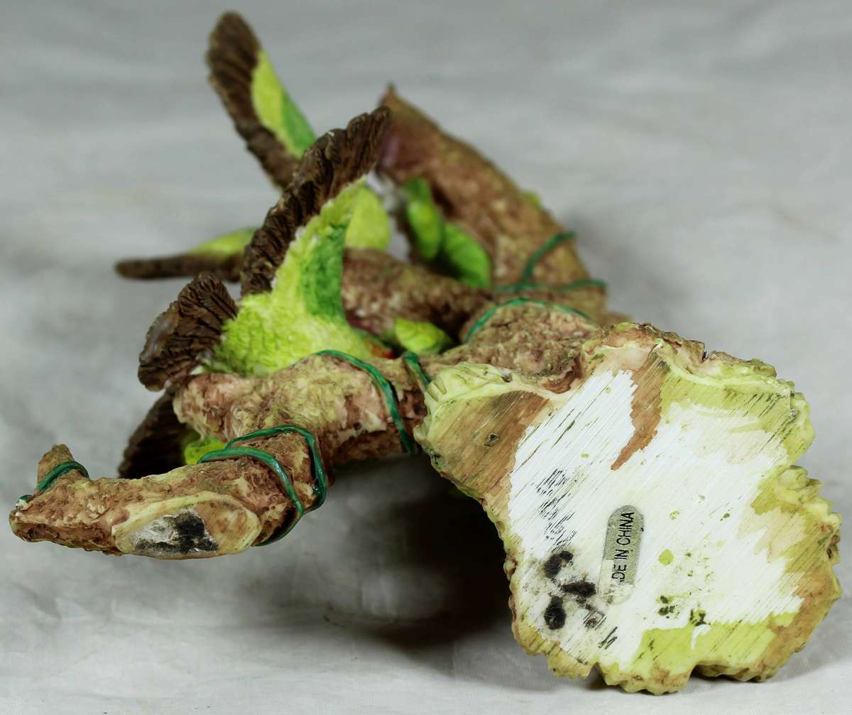 Molded bird on a tree, sucking nectar