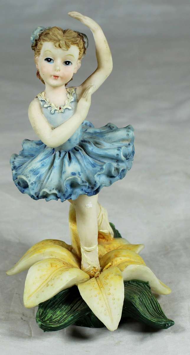 Resin ballerina in blue - Standing in a large flower