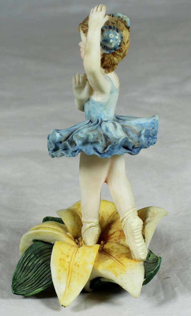 Resin ballerina in blue - Standing in a large flower