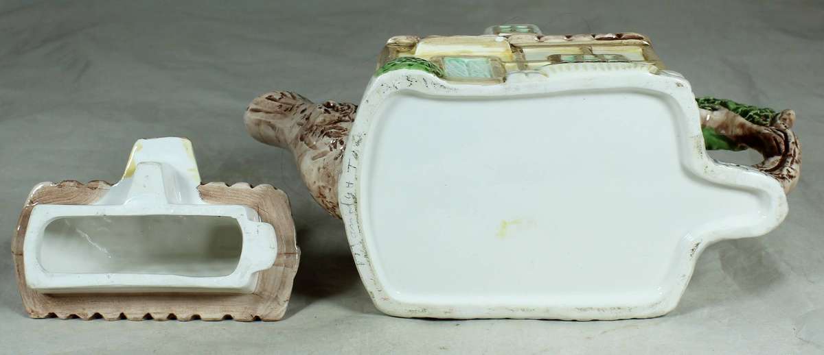 Novelty teapot - Cottage house