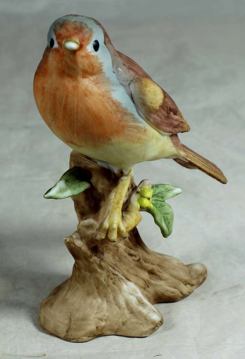Ceramic - Robin on a tree stump