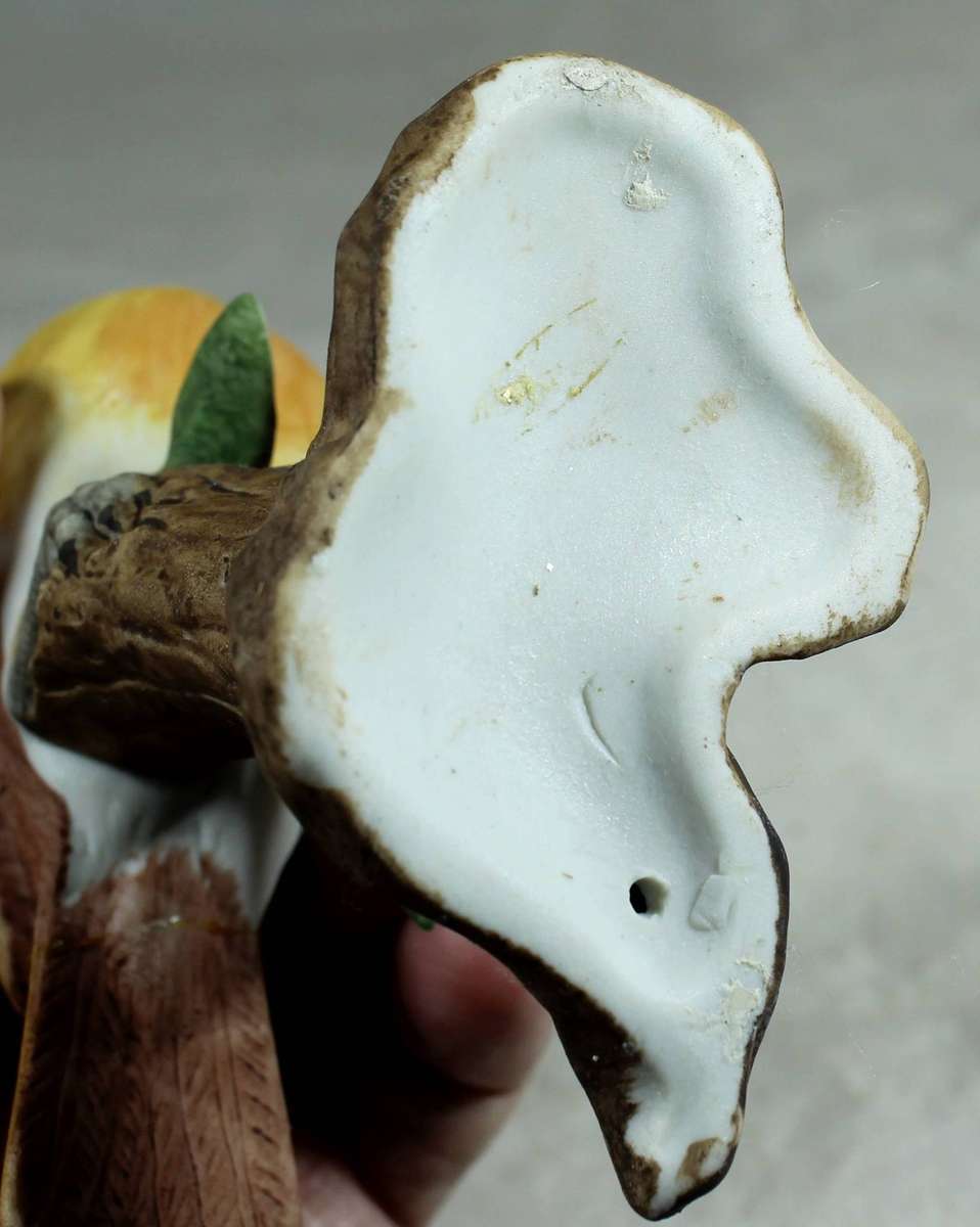 Ceramic - Bird on a tree stump