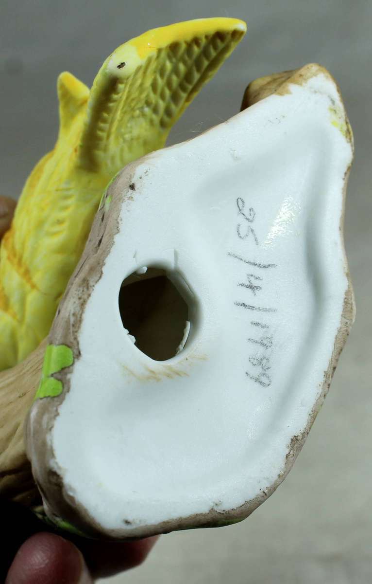 Ceramic - Canary on a tree stump