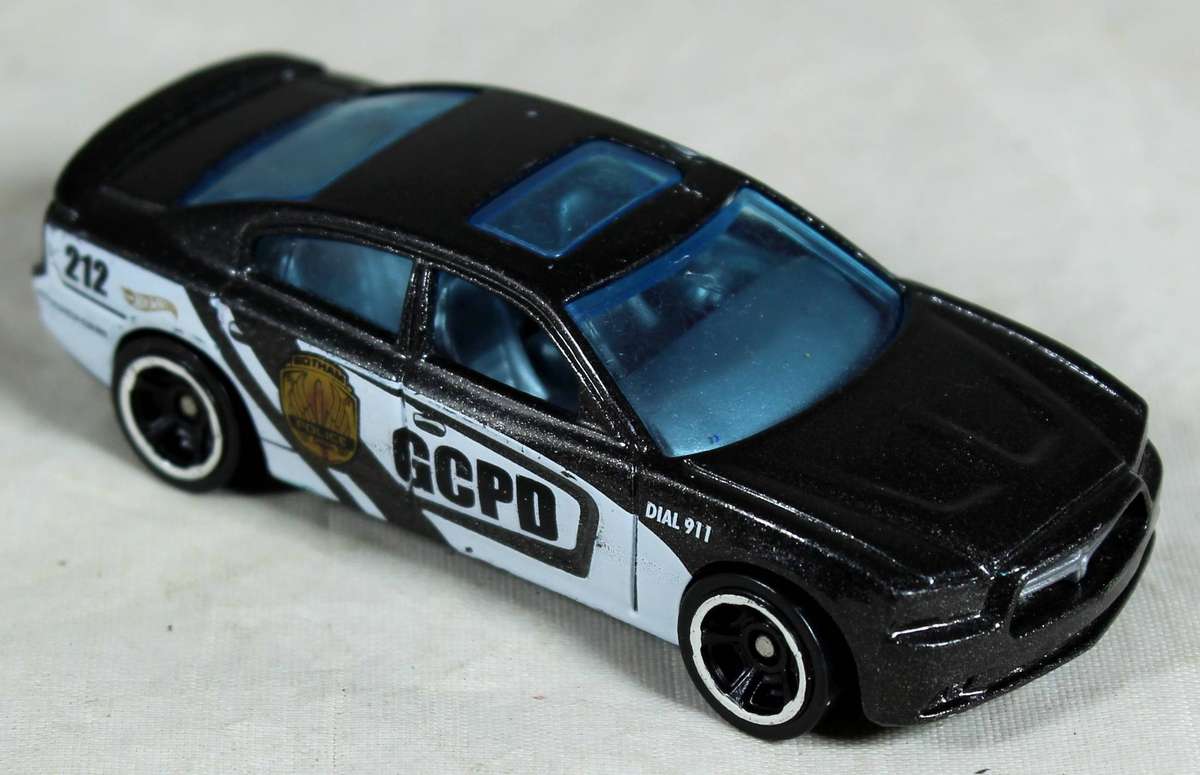 Hotwheels - '11 Dodge Charger R/T - Batman vs Superman Series