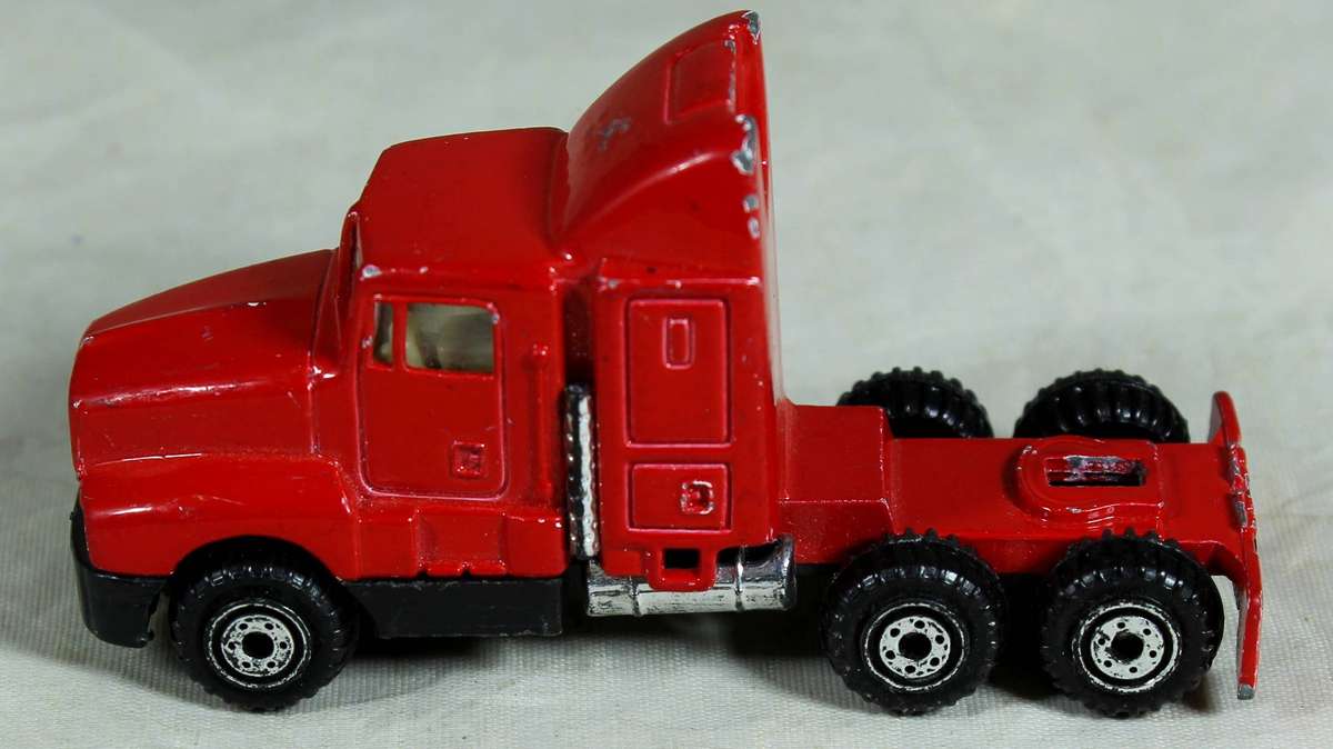 Kenworth T600A semi