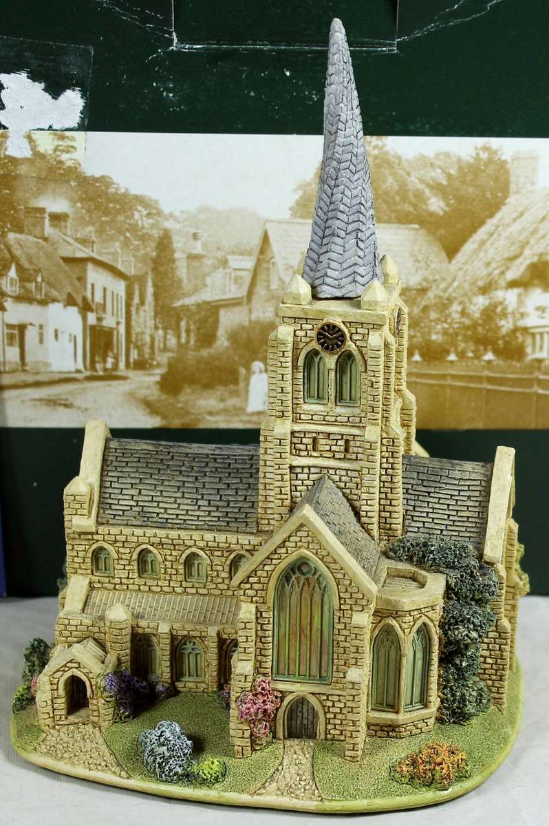 Lilliput Lane - The Crooked Spire, Chesterfield - With Deeds certificate - Boxed