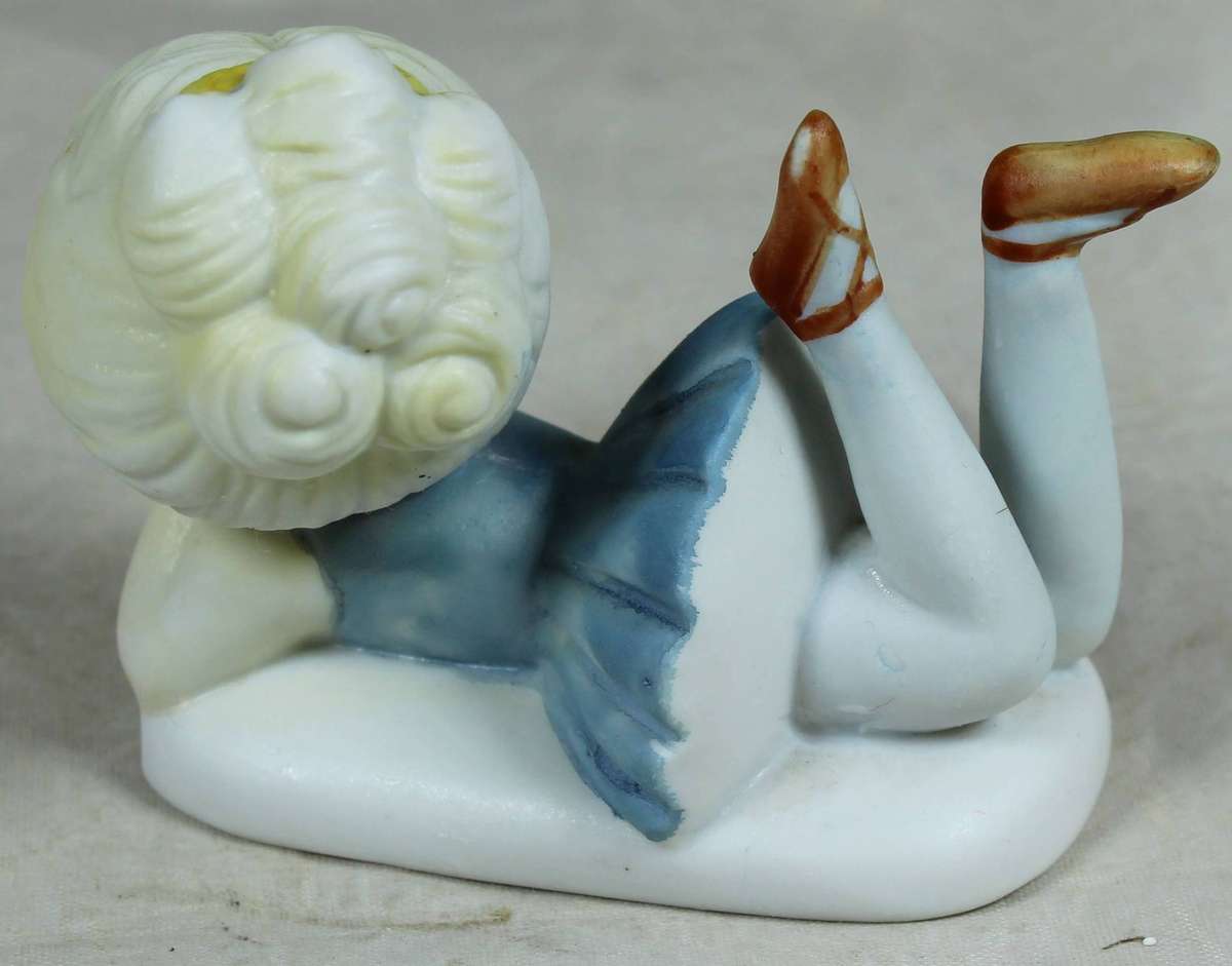 Ceramic figurine - Ballerina laying down