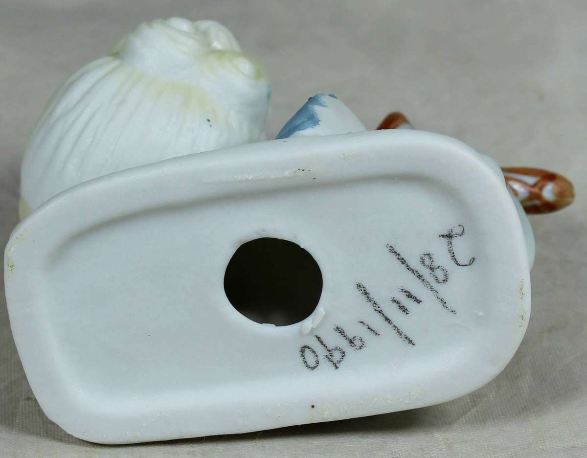 Ceramic figurine - Ballerina laying down