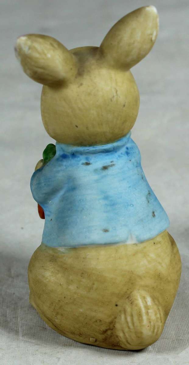 Ceramic figurine - Bunny with carrots