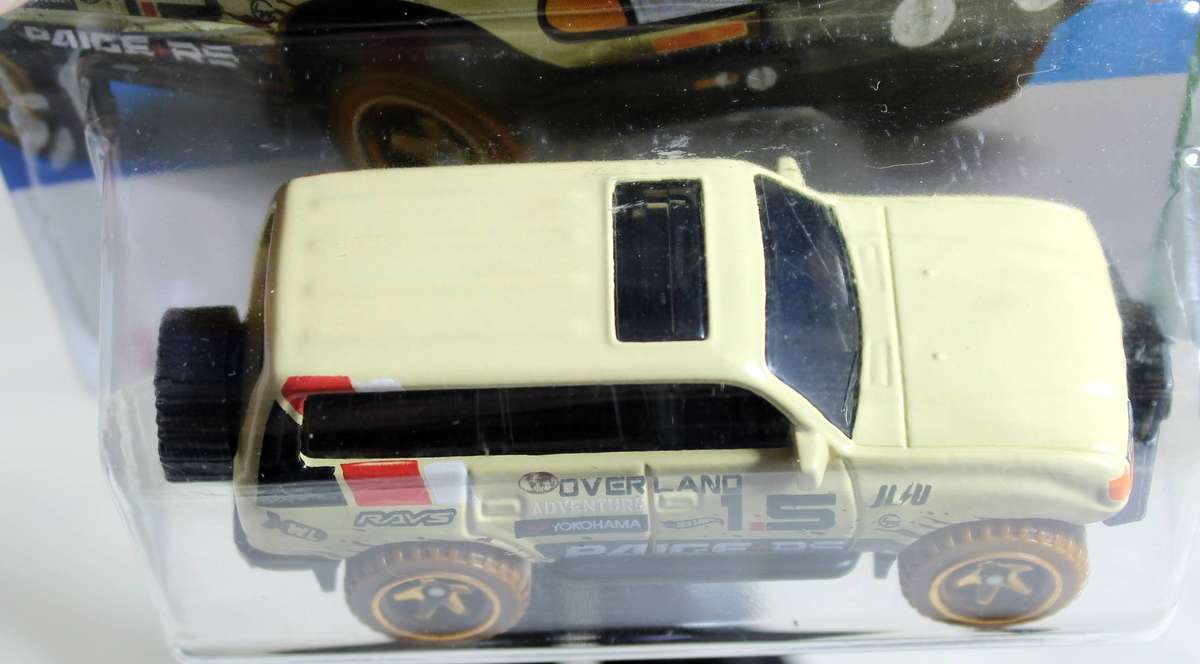 Hotwheels - Toyota Land Cruiser 80 (Mud Studs)