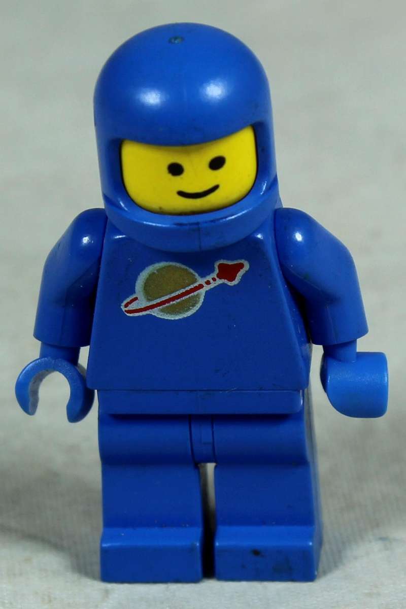 Miniature Lego figurine - vintage classic spaceman