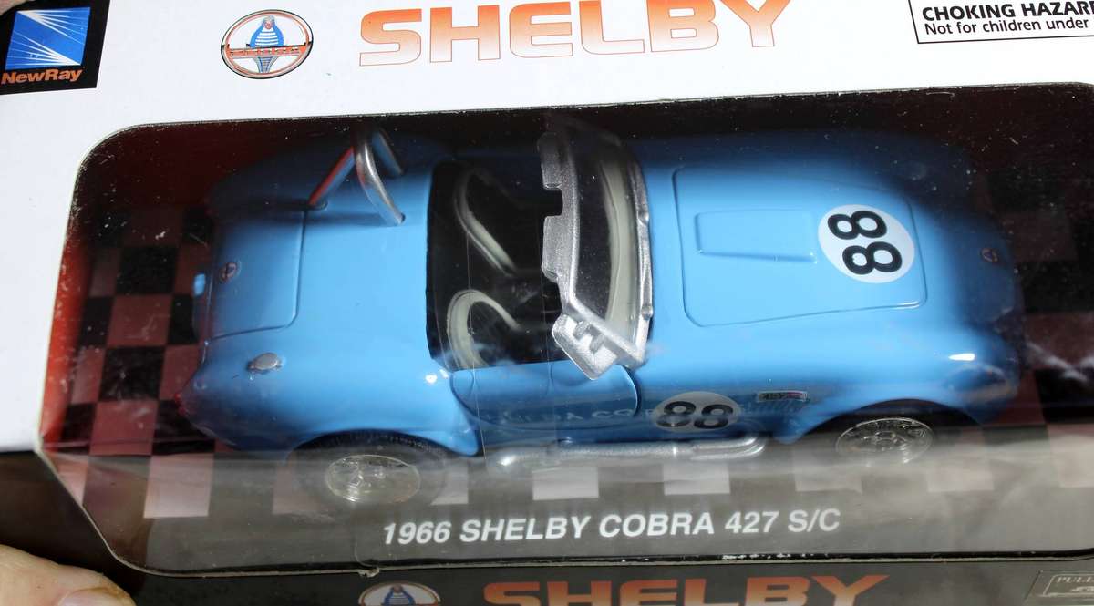NewRay - 1966 Shelby Cobra 427 S/C
