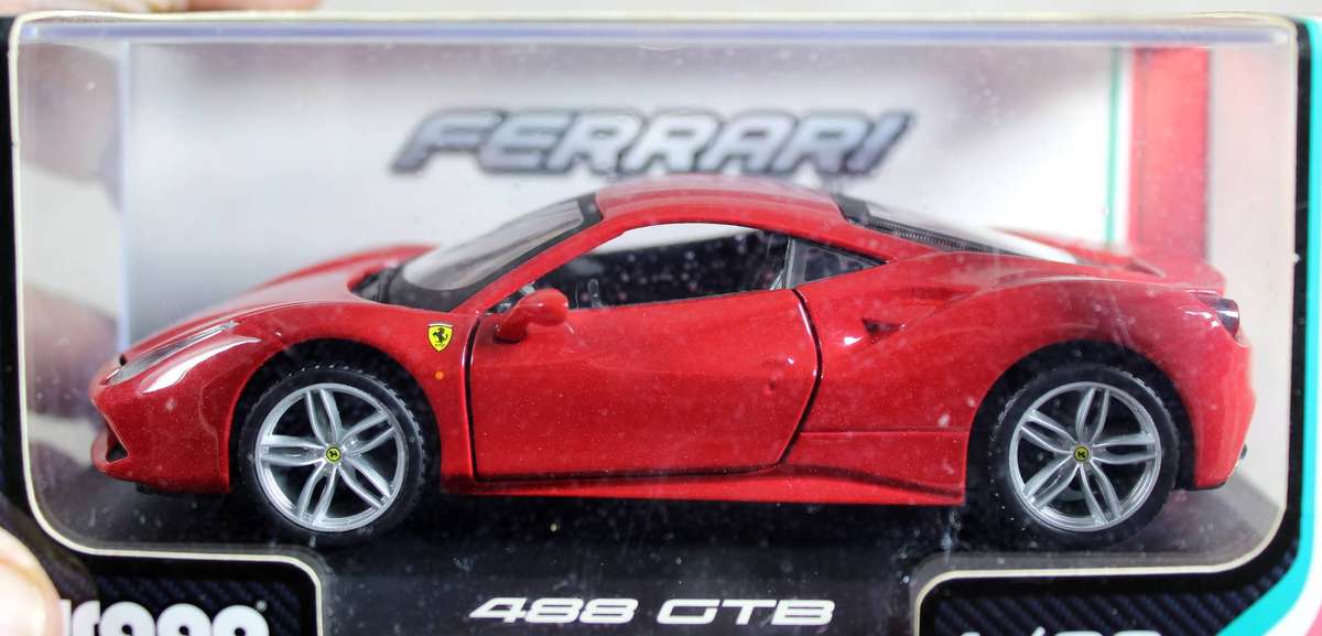 Burago - Ferrari 488 GTB