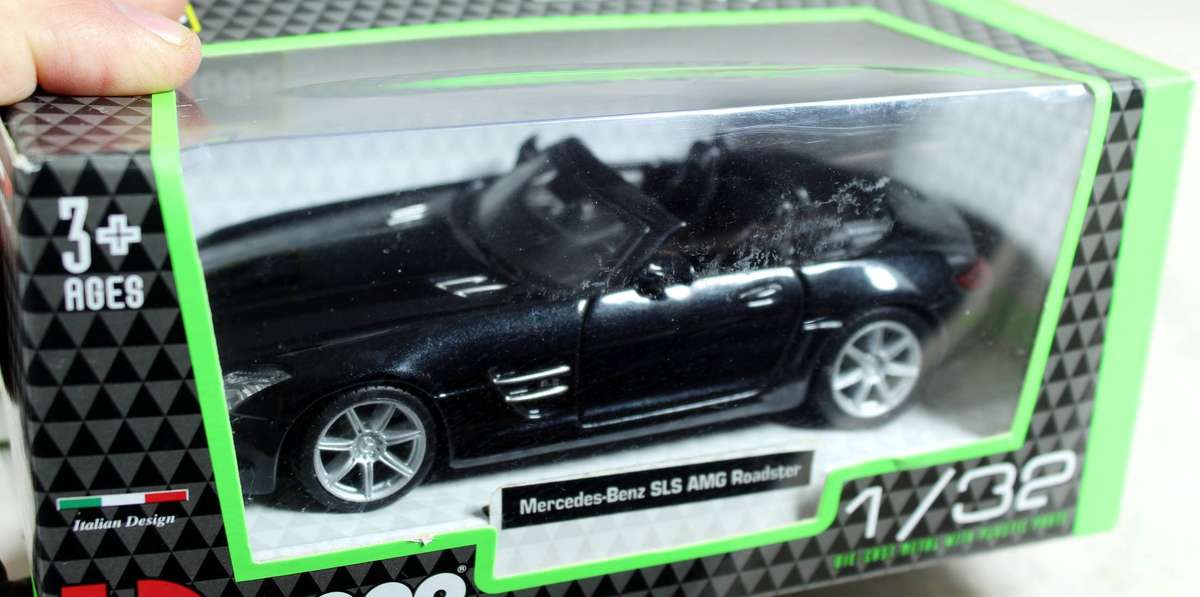 Burago - Mercedes Benz SLS AMG Roadster  - Black Interior