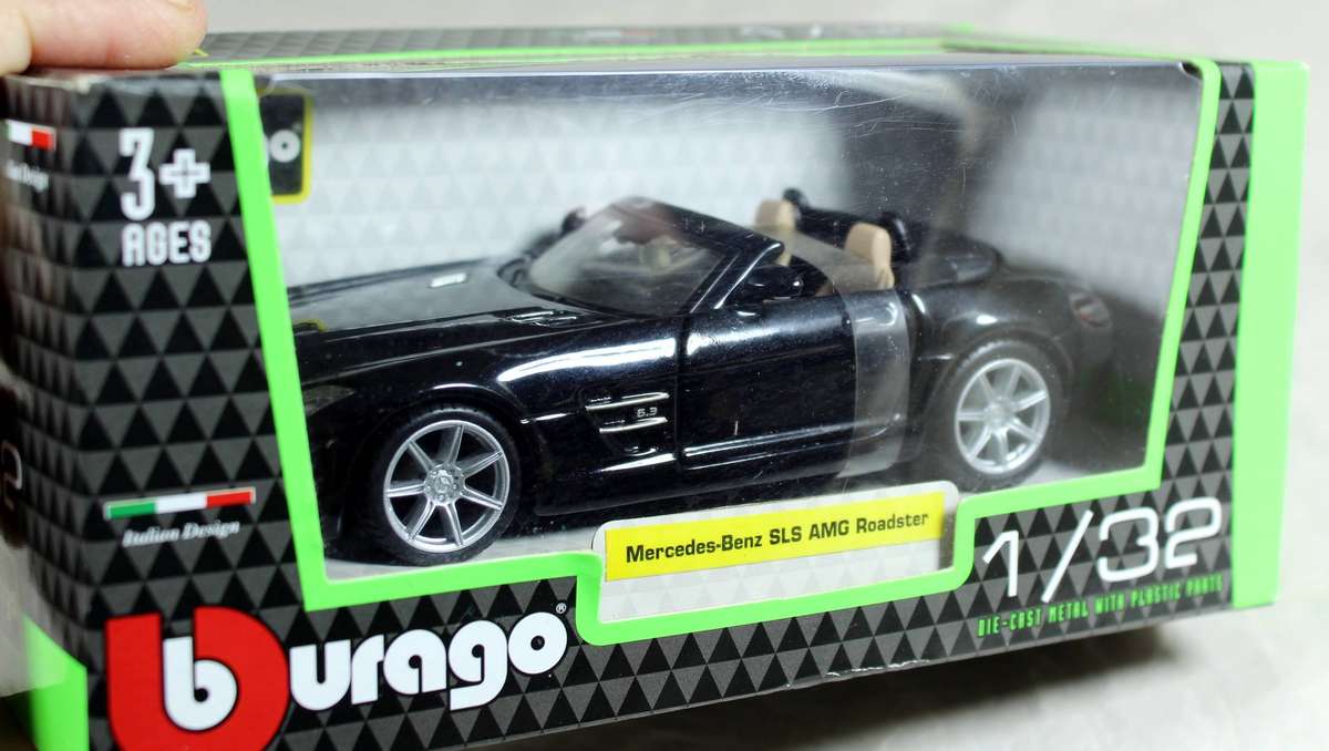 Burago - Mercedes Benz SLS AMG Roadster  - Cream Interior