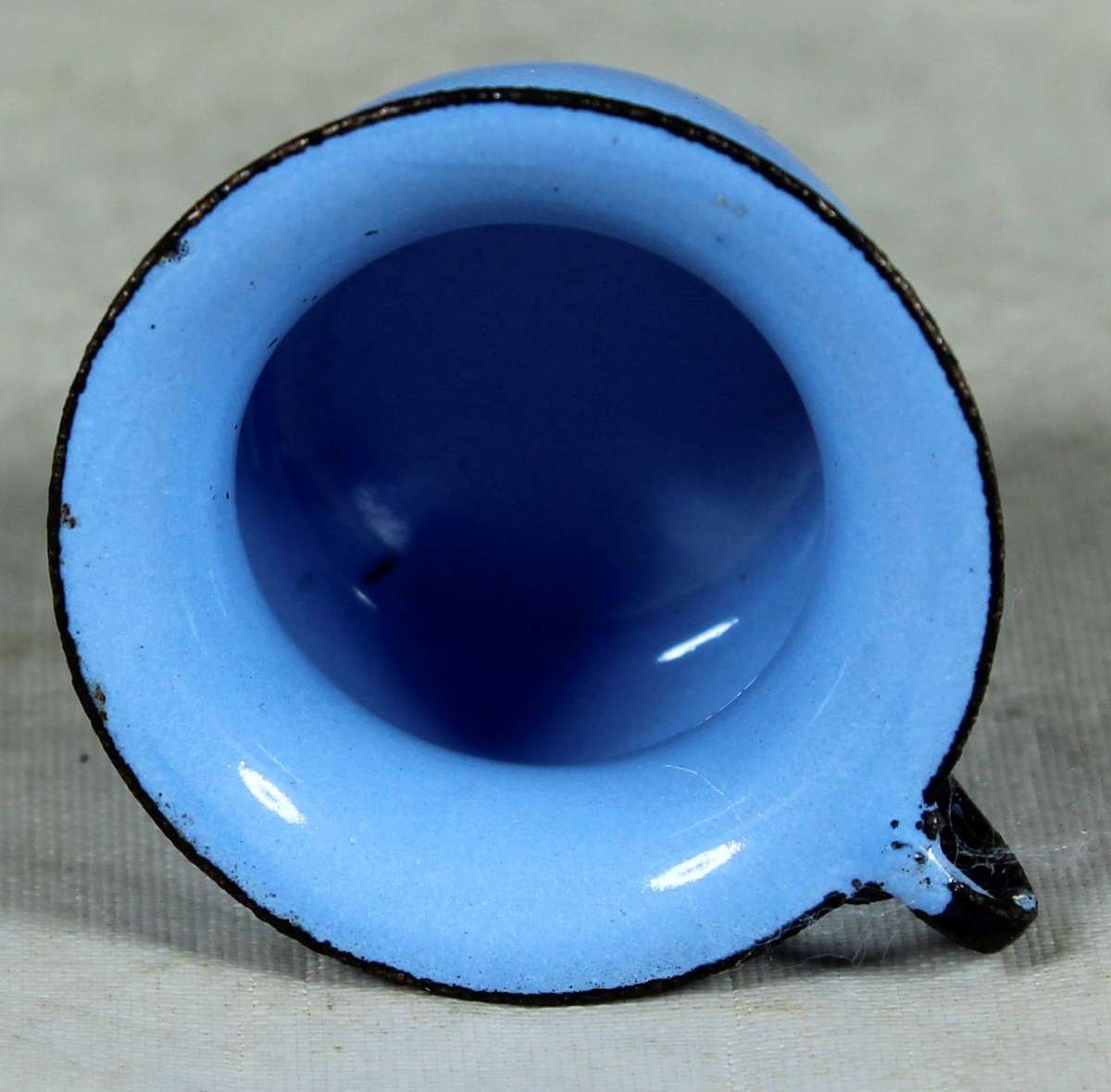 Miniature enamel chamber pot