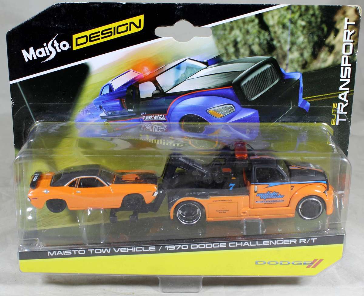 Maisto - Tow vehicle with 1970 Dodge Challenger R/T