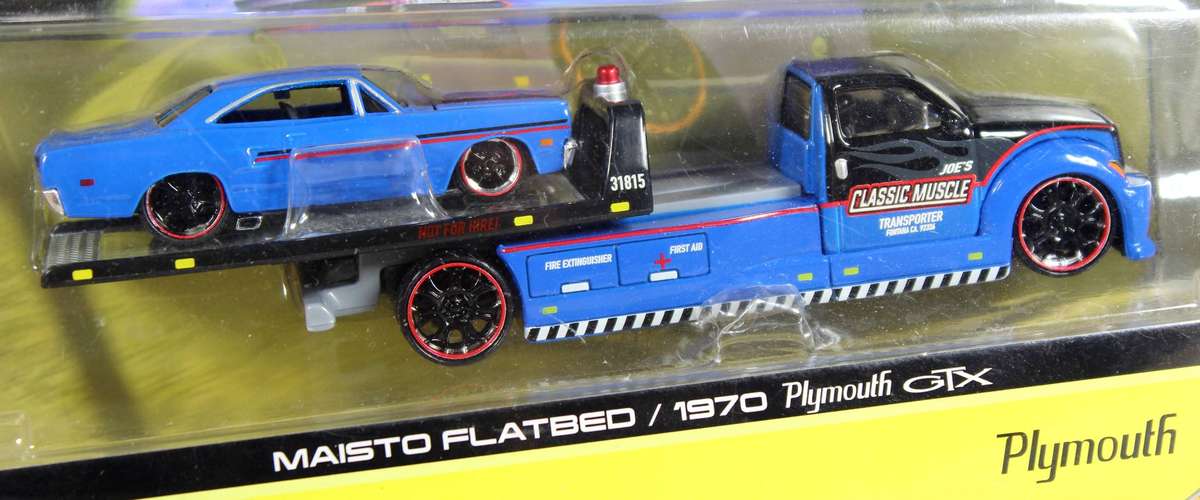 Maisto - Flatbed with 1970 Plymouth GTX
