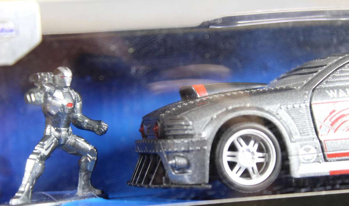 Jada - Avengers War Machine & 2006 Ford Mustang GT