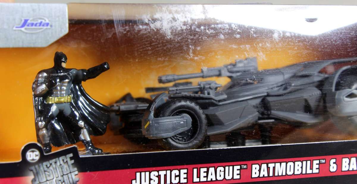 Jada - Justice League Batmobile & Batman