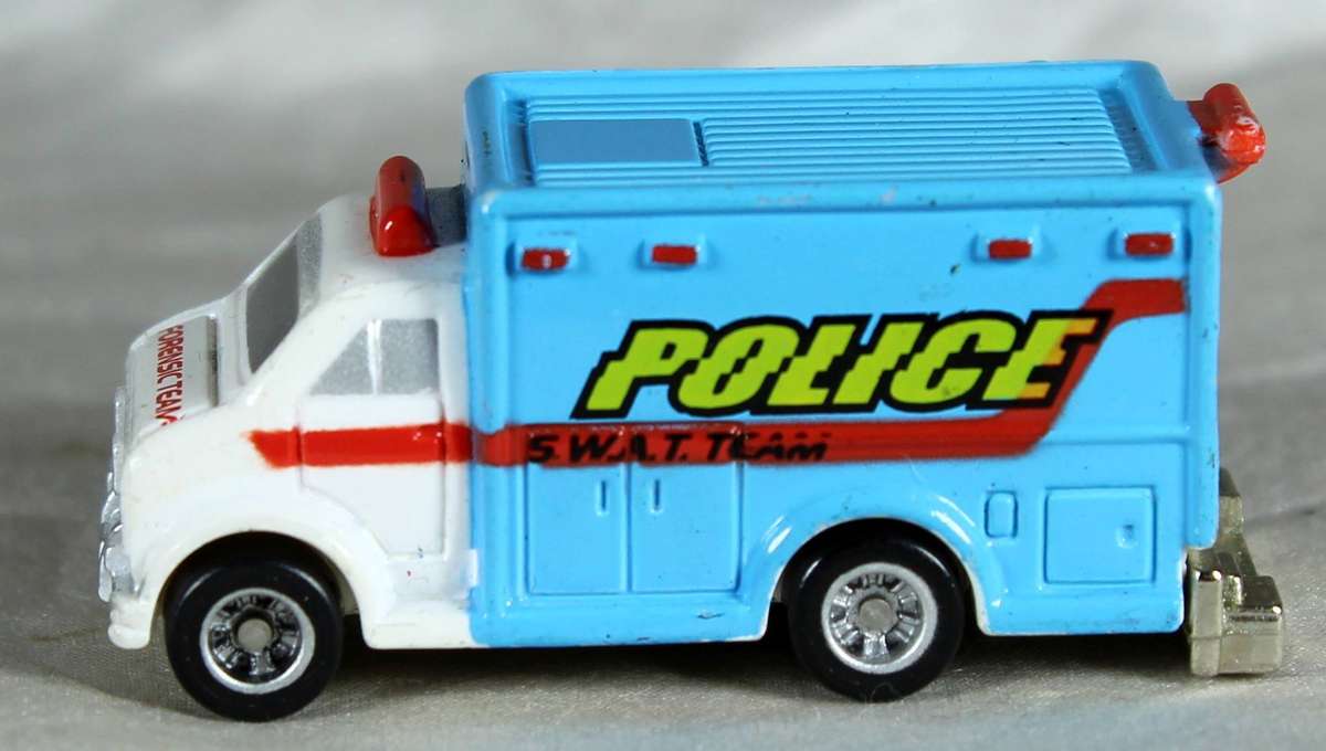 Hotwheels Micro - Police " Rollin Lockup" Paddy wagon