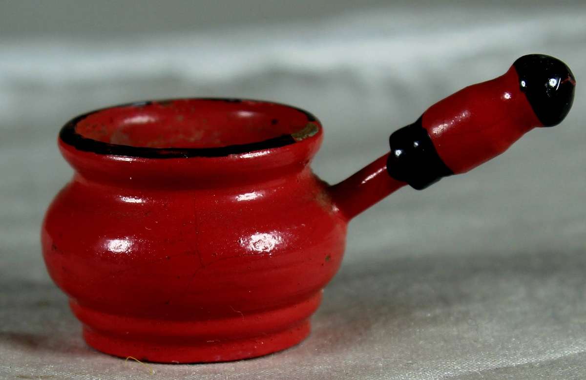 Miniature metal red pot