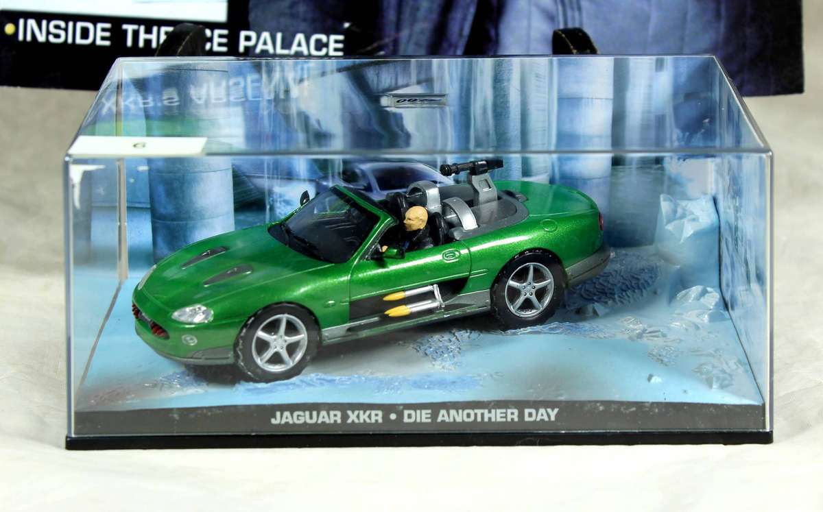 James Bond 007 with magazine #6 - Jaguar XKR - Die another day