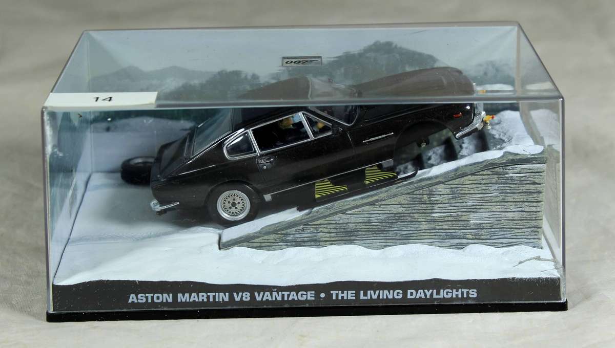 James Bond 007 #14 Aston Martin V8 Vantage - The living daylights