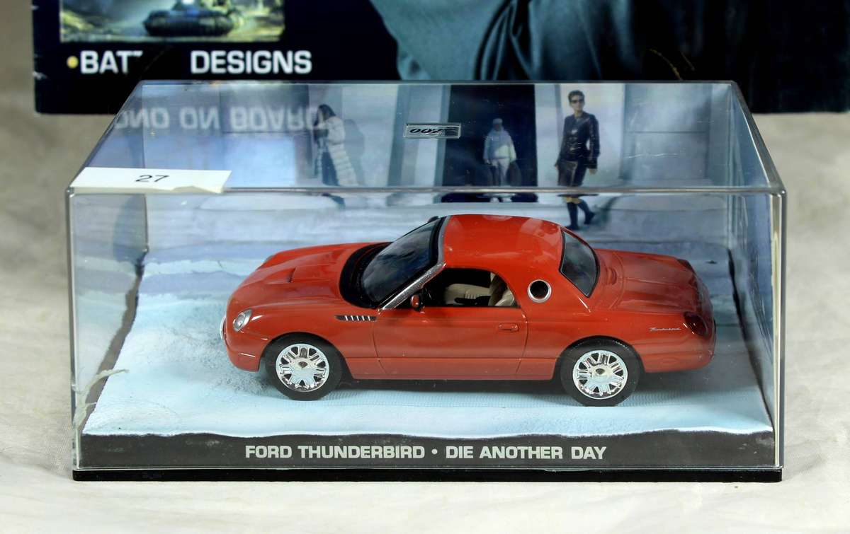 James Bond 007 with magazine #27 - Ford Thunderbird - Die another day