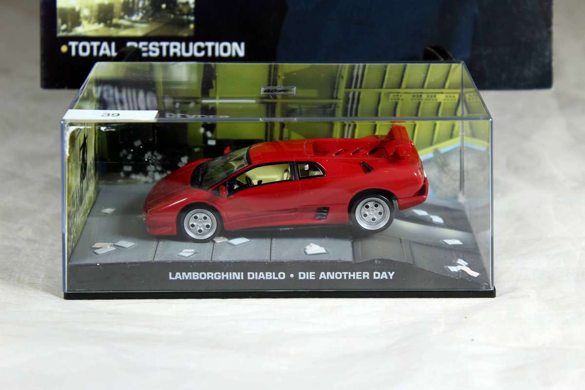 James Bond 007 with magazine #39 Lamborghini Diablo - Die another day