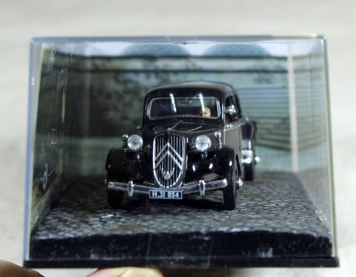 James Bond 007 #40 Citroen Traction Avant - From Russia with love