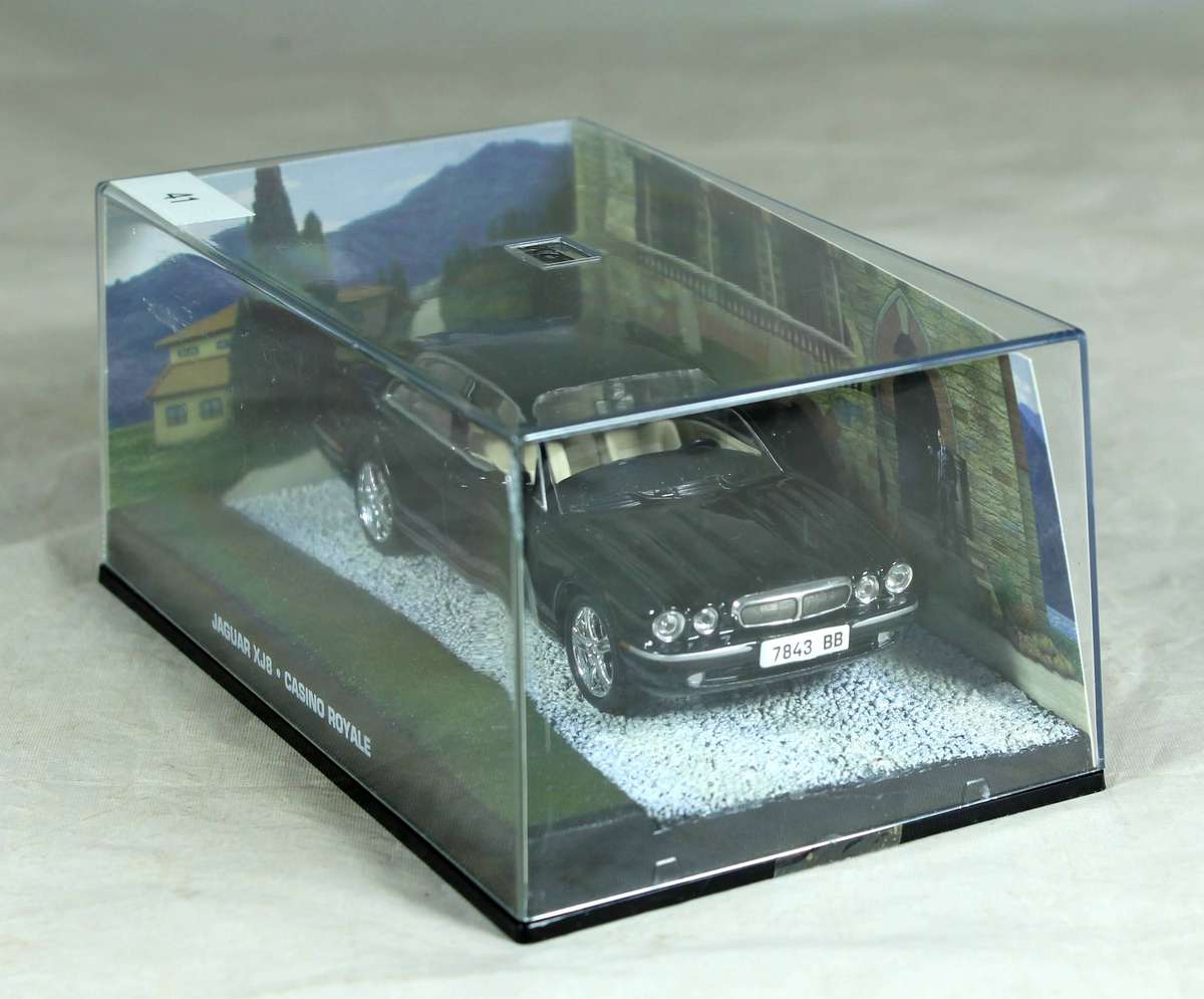James Bond 007 #41 Jaguar XJ8 - Casino Royale