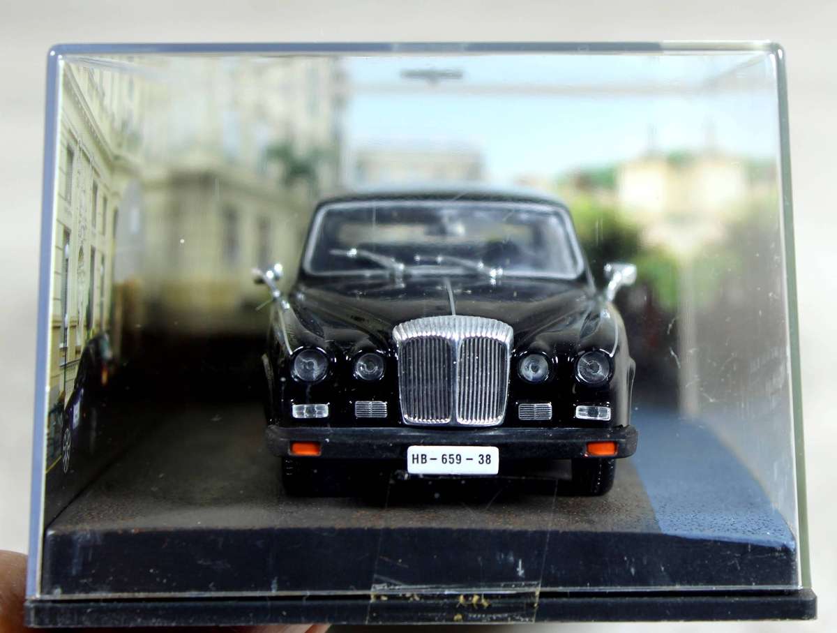 James Bond 007 #49 Daimler Limousine - Casino Royale