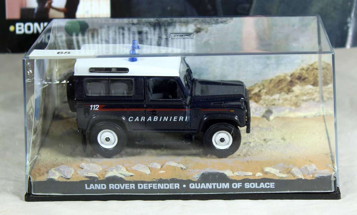 James Bond 007 with magazine #65 Land Rover Defender - Quantum of Solace