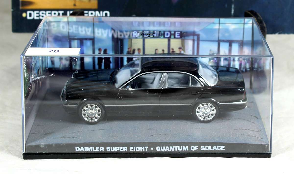 James Bond 007 with magazine #70 Daimler Super Eight - Quantum of Solace