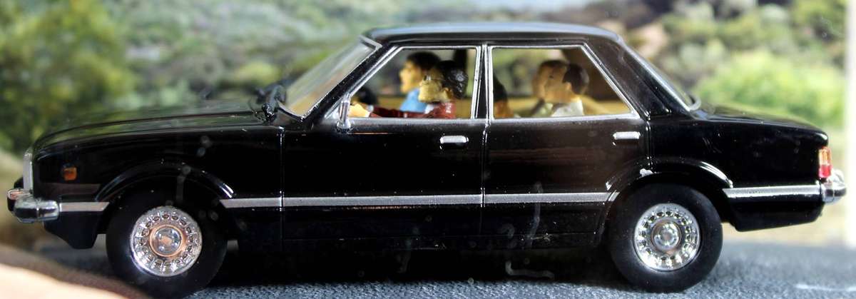 James Bond 007 #75 Ford Taunus - The spy who loved me