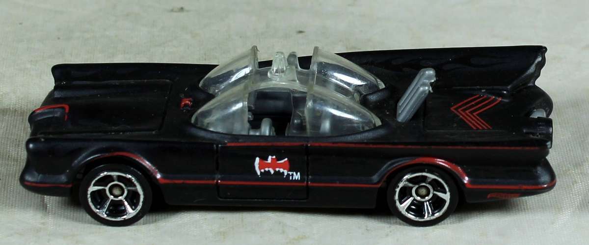 Hotwheels - DC Comics Batmobile 1966 Style