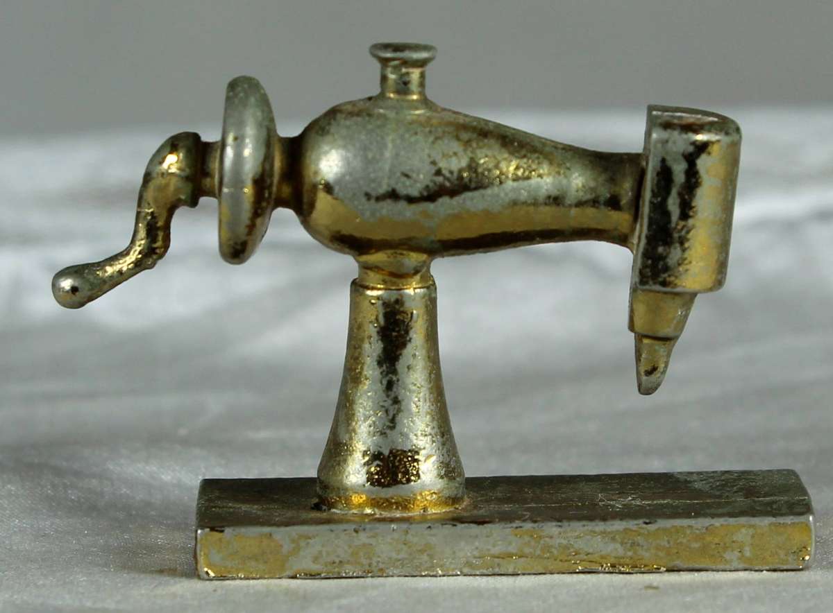 Miniature brass - Sewing machine