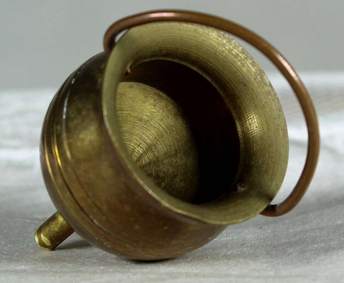 Miniature brass - 3 legged pot