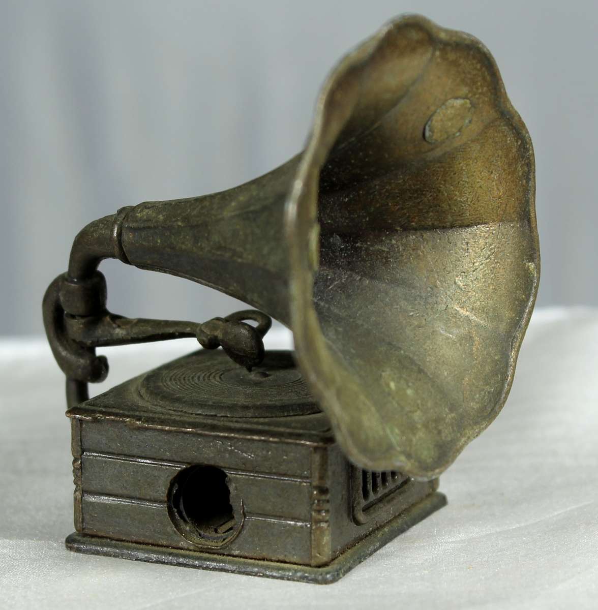 Gramophone sharpener