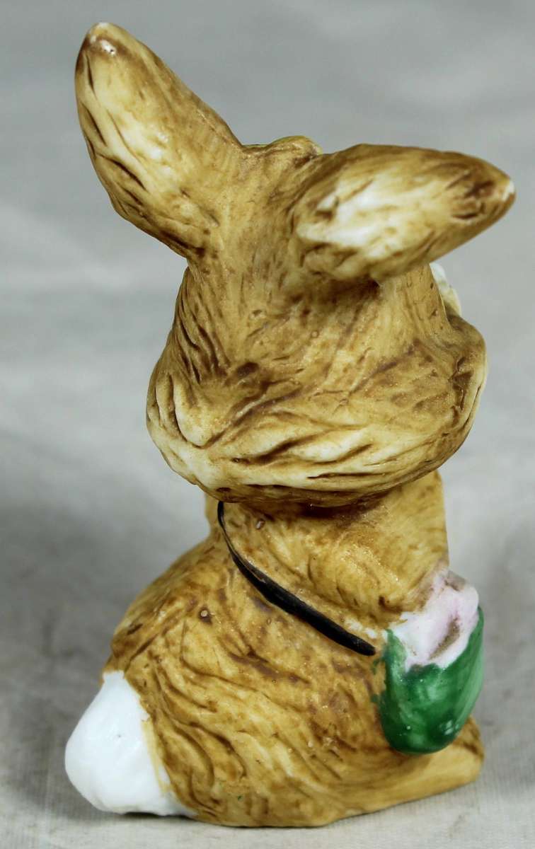 Miniature bunny with shopping bag